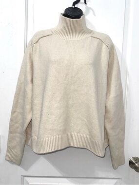 H&M Cream Mock Turtleneck Sweater size Large